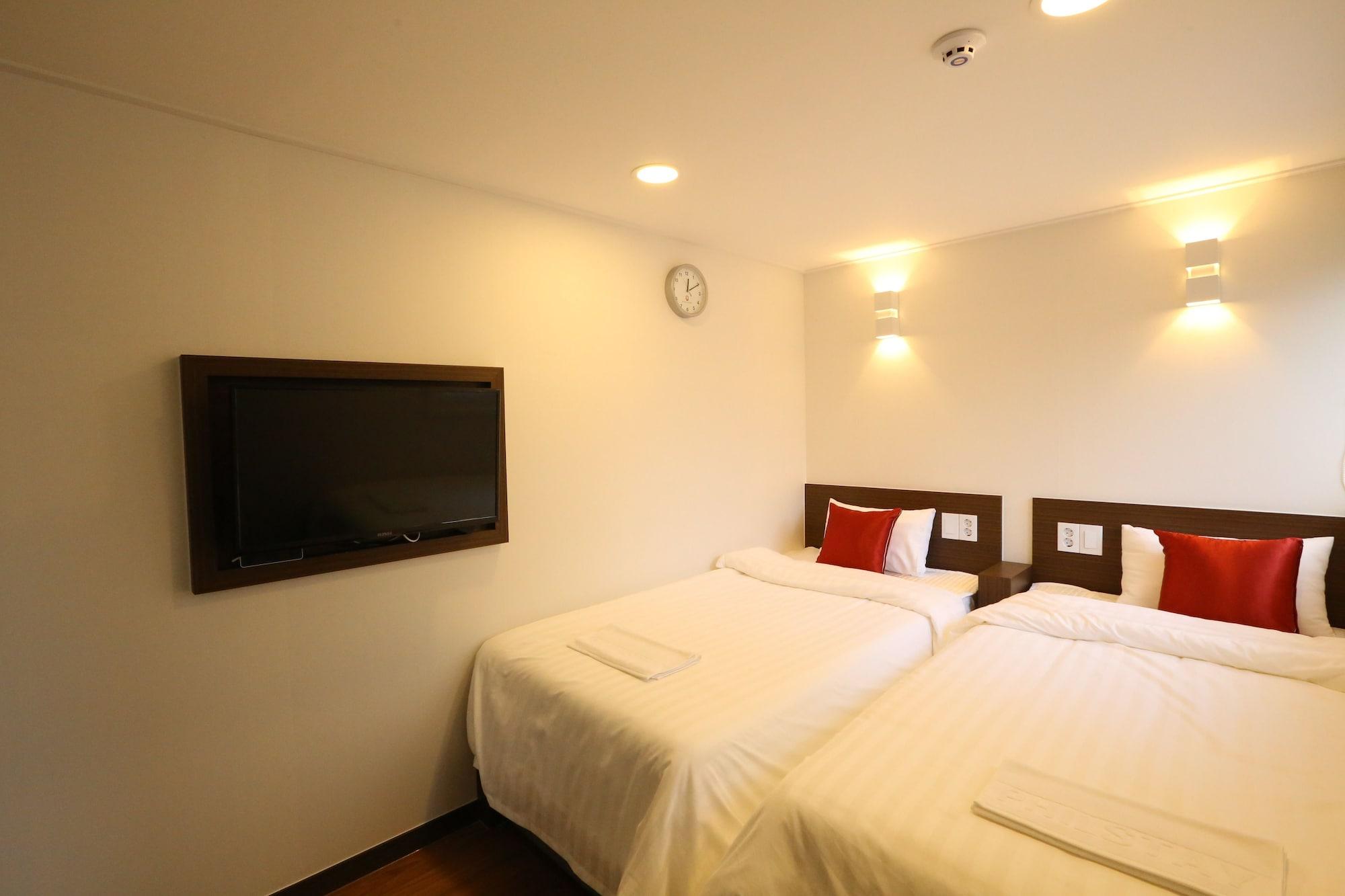 Philstay Myeongdong Cheonggye Guest house 2*