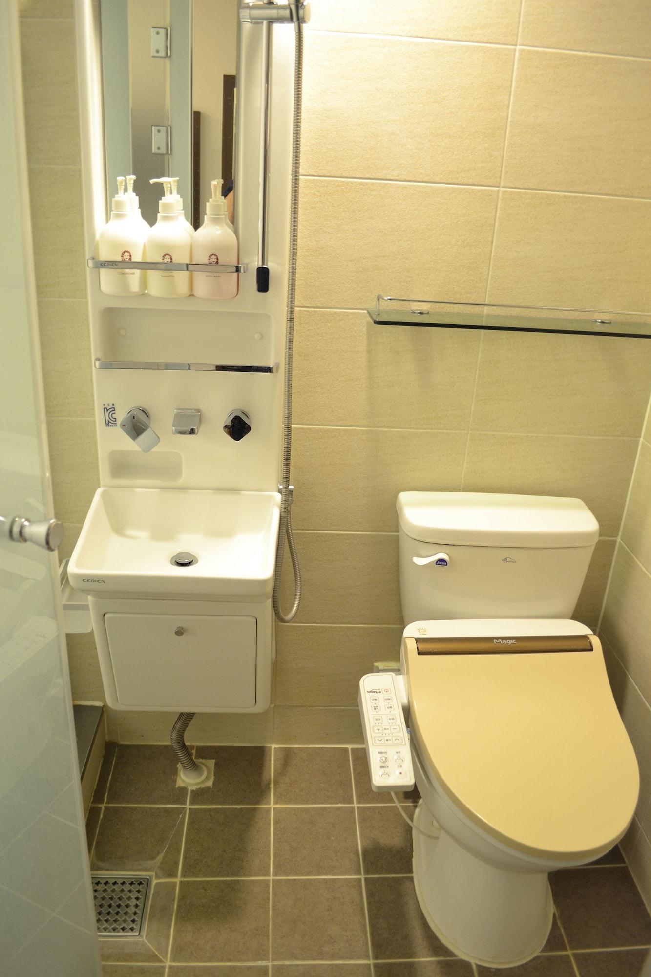 Guest house Philstay Myeongdong Cheonggye 2*